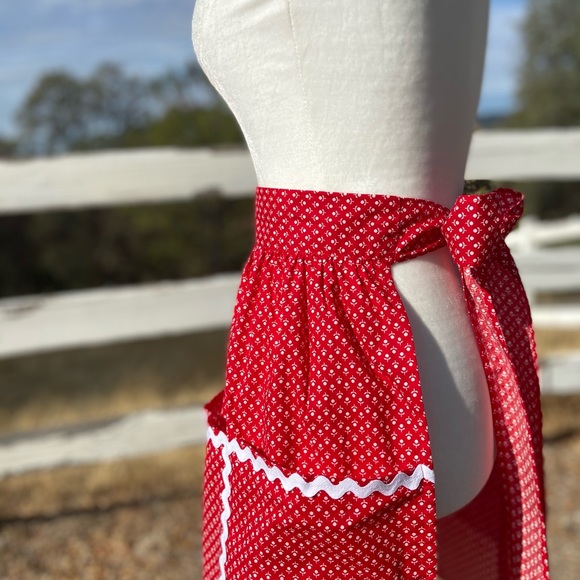 Vintage | Cottagecore Calico Rick Rack Apron - Picture 6 of 15